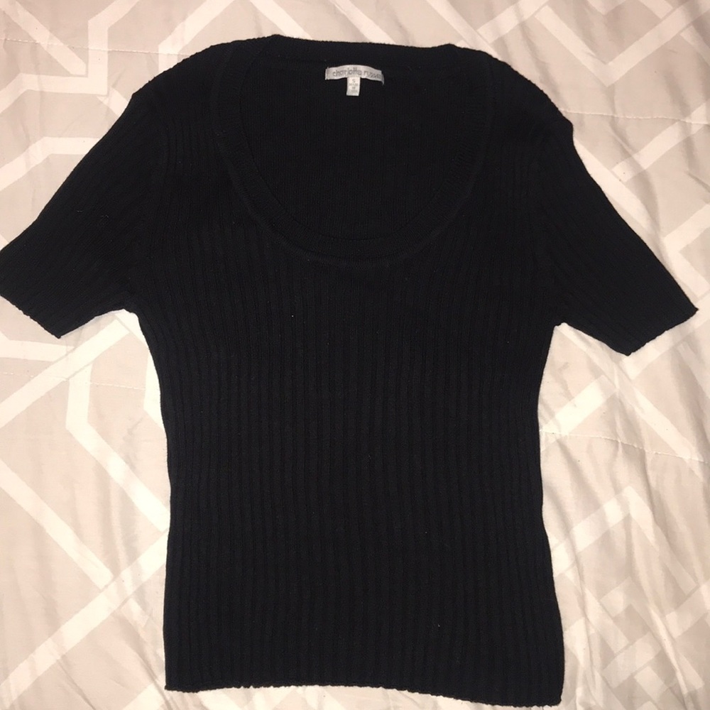 Black shirt sleeves robbed shirt